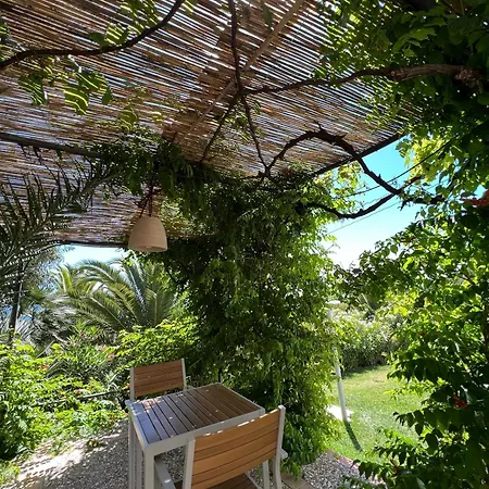 In Romantic, Private Beachvilla Apartment *